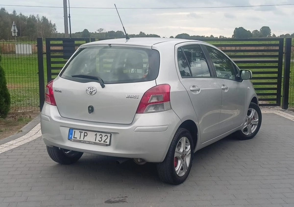 Toyota Yaris cena 22900 przebieg: 195000, rok produkcji 2011 z Mirsk małe 326